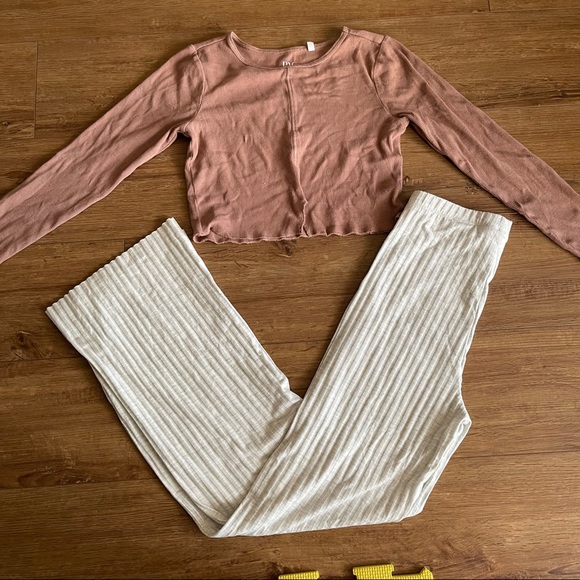 Fall outfit ❤️ - Picture 3 of 5